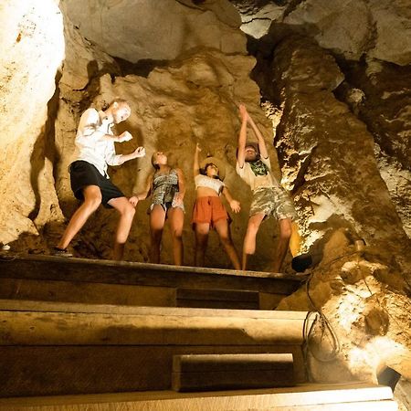 Rockhampton Backpackers Hostel Bagian luar foto