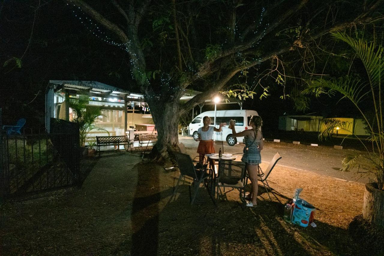 Rockhampton Backpackers Hostel Bagian luar foto